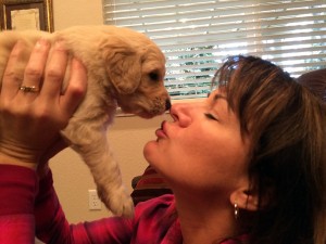 Lori kiss puppy